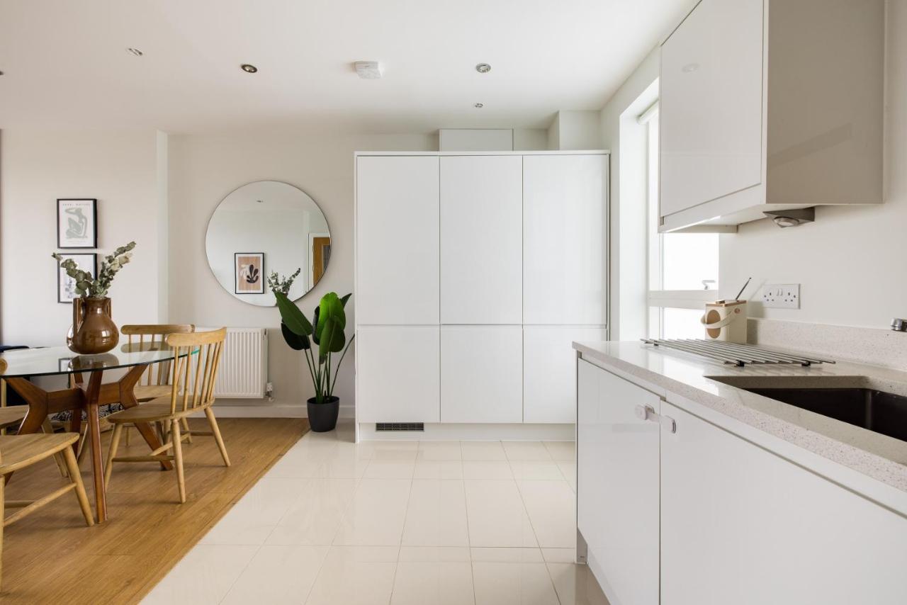 The Limehouse Classic - Endearing 2bdr Flat With Balcony Apartamento