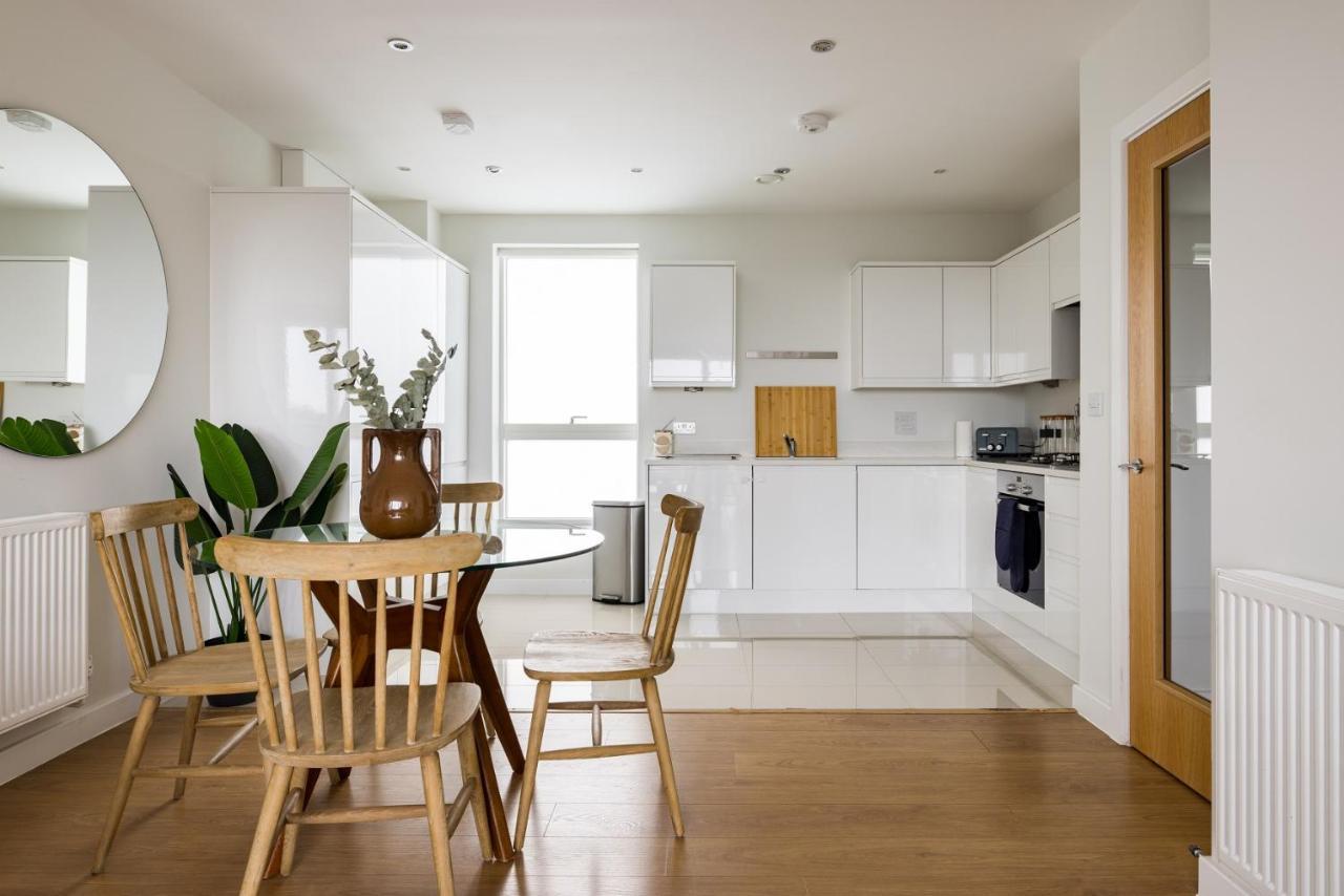 The Limehouse Classic - Endearing 2bdr Flat With Balcony Apartamento